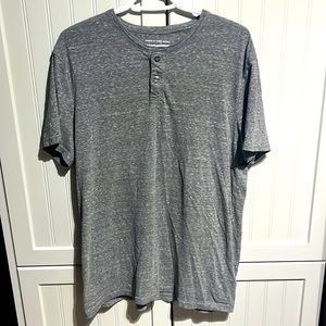excellent condition american eagle tee shirt